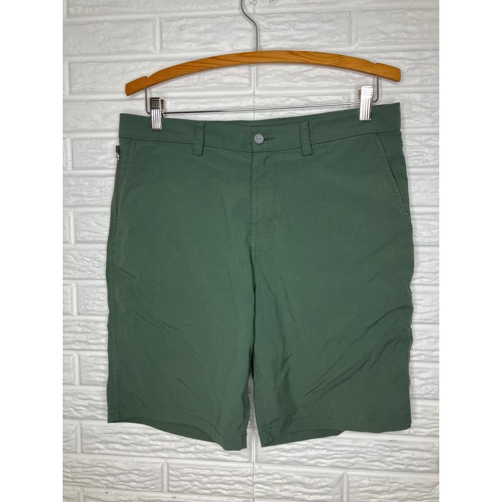 Tasc performance tailored green shorts men size 32 casual golf trendy activewear
